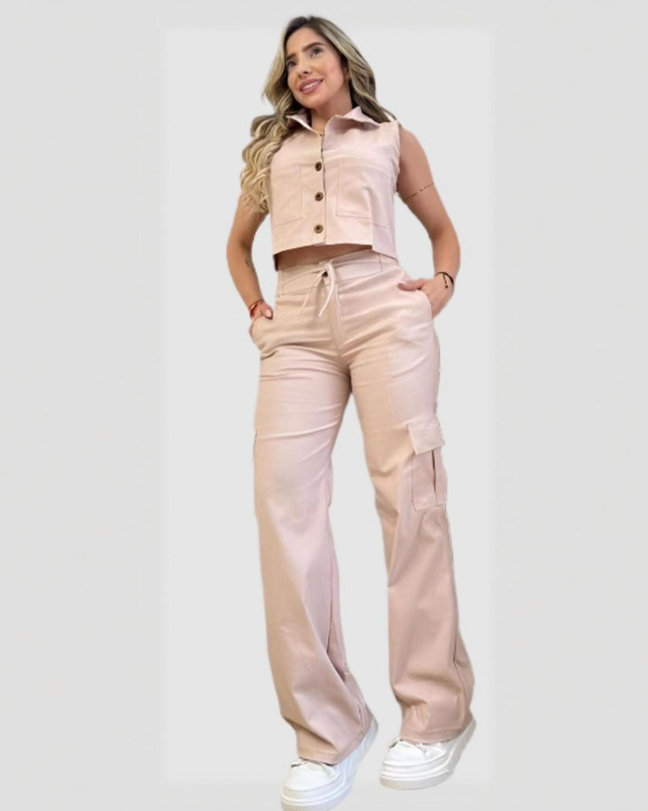 Conjunto dos piezas, pantalon con resorte en la cintura.