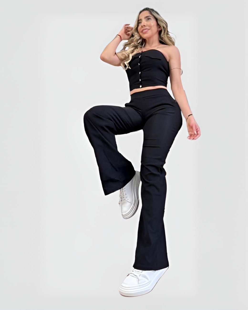 Conjunto de dos piezas, top strapless, licrado.