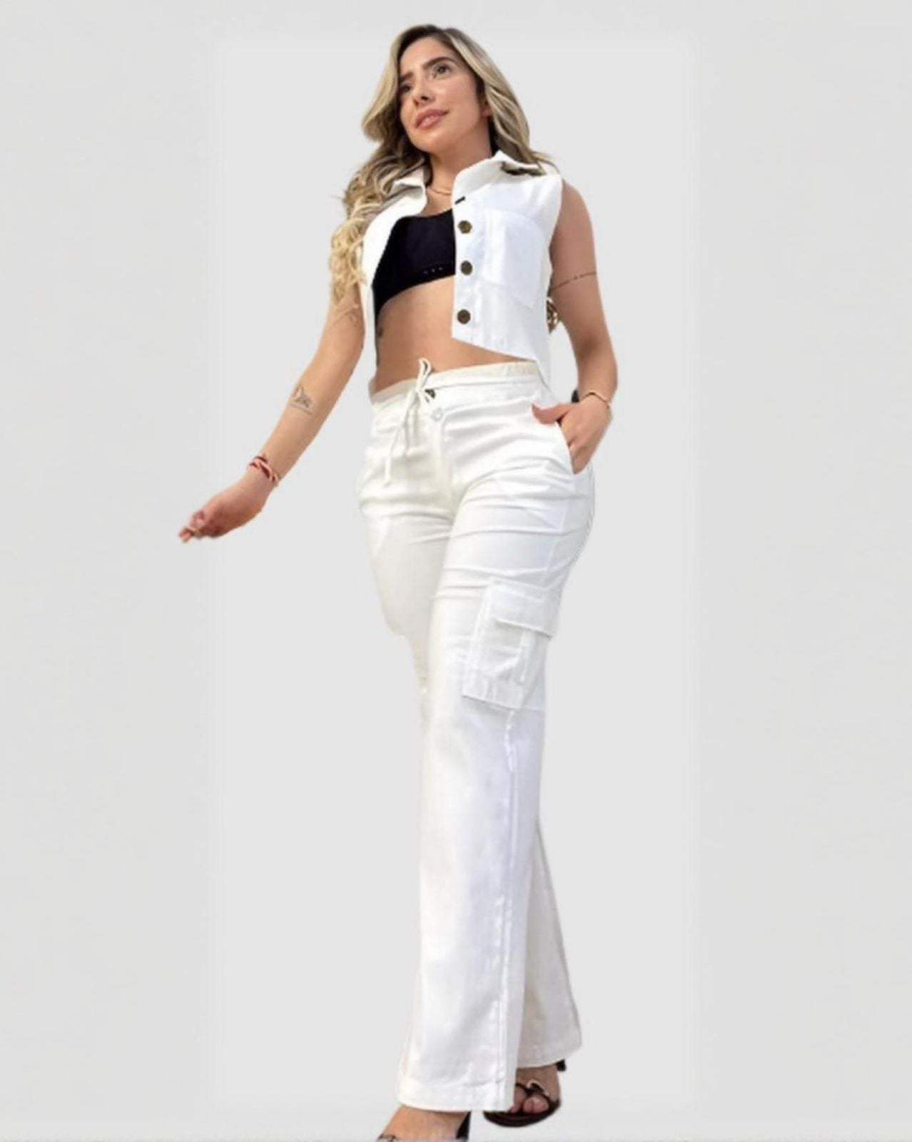 Conjunto dos piezas, pantalon con resorte en la cintura.